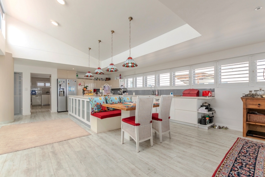 4 Bedroom Property for Sale in Paradise Beach Western Cape